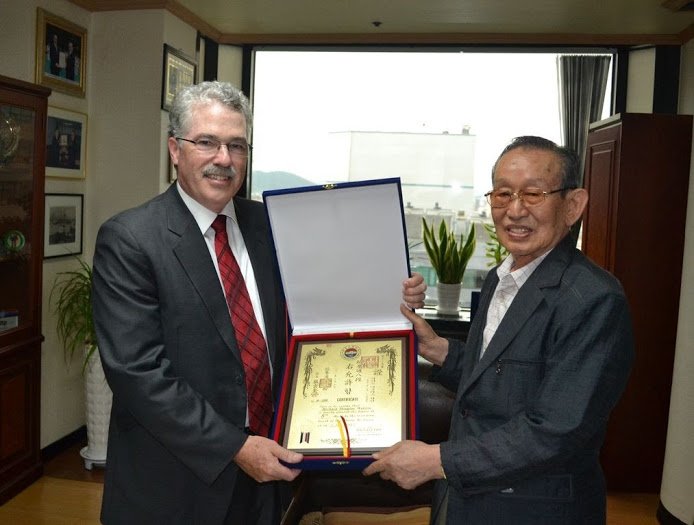2012 - GM Warren with GM Uhm in Seoul Korea at the Kukkiwon